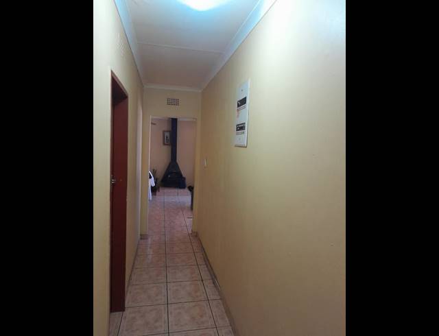 3 BEDROOM HOUSE FOR SALE IN DERSLEY